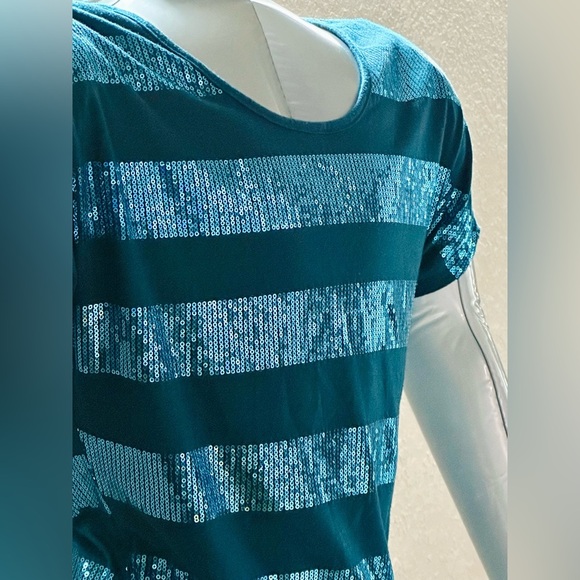 MOTIVE Short sleeve sequined top: color teal, size M - Picture 5 of 10
